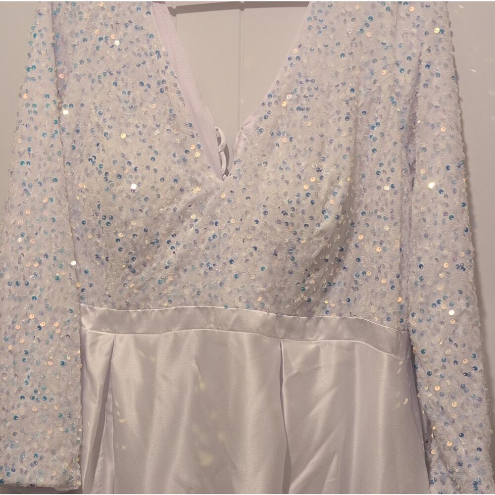 VIP BRIDAL White Sequin Long Sleeve V-Neck A-Line Ball Gown Corset Dress 18